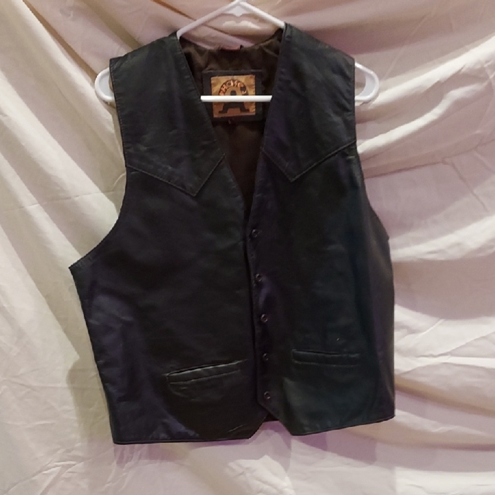 *Classic Black Leather Vest for Men